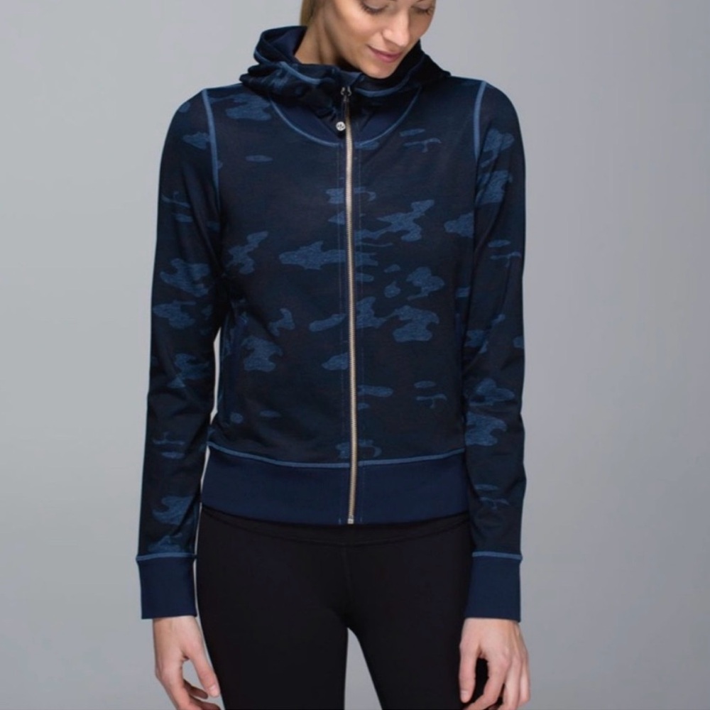 Lululemon Namaskar Hoodie in Blue Camo size 4 zip up jacket hooded